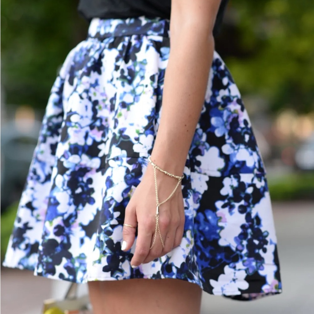 Express blue & white floral mini skirt size 10